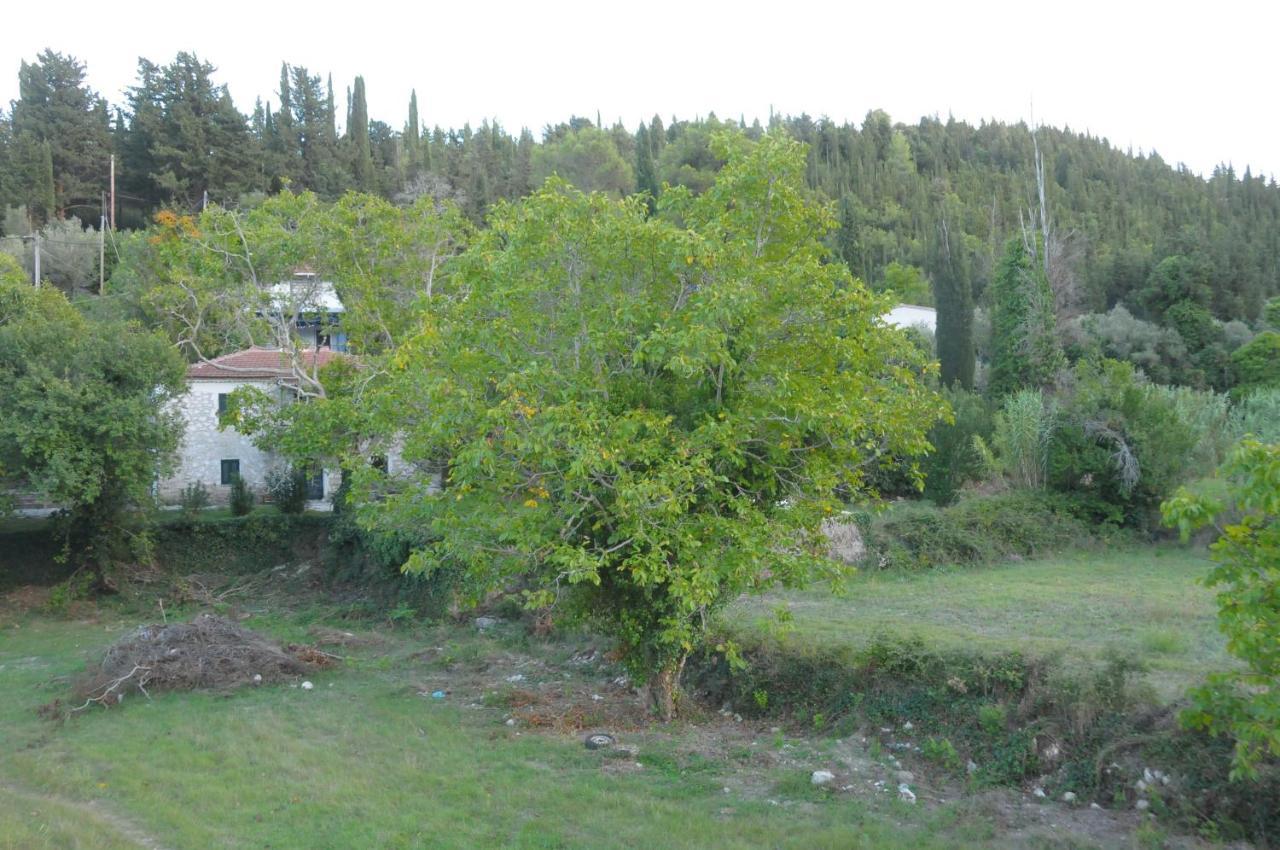 Chalikias Rooms Asprogerakata Экстерьер фото